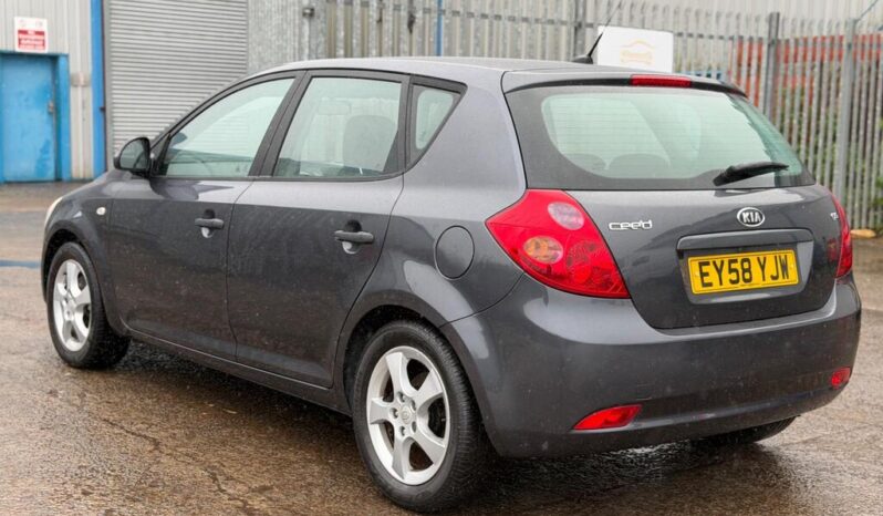 
								2008 Kia Ceed full									