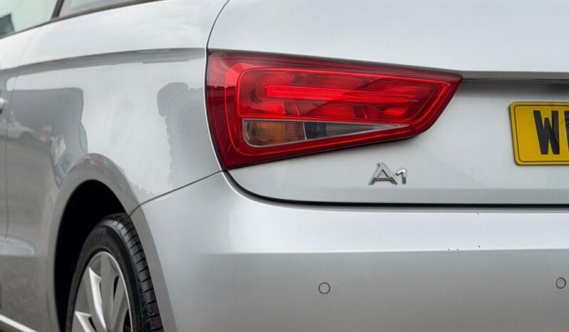 
								2011 Audi A1 full									