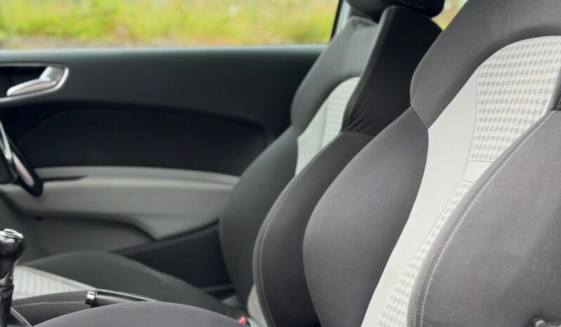 
								2011 Audi A1 full									