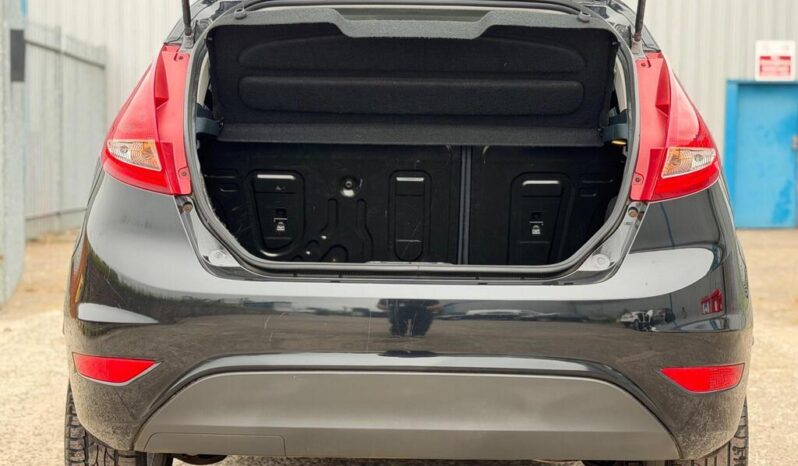 
								2011 Ford Fiesta full									