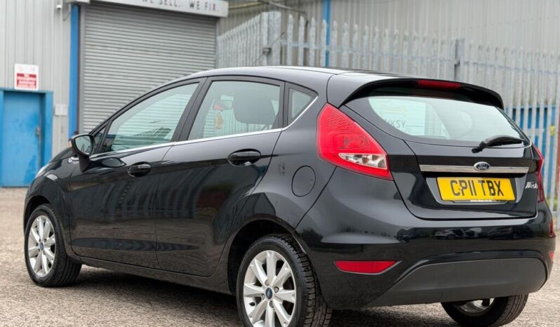
								2011 Ford Fiesta full									