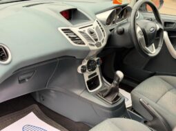 
										2011 Ford Fiesta full									