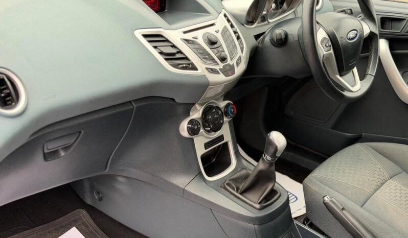 
								2011 Ford Fiesta full									