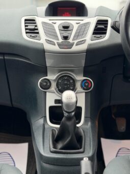 
										2011 Ford Fiesta full									