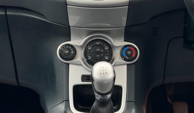 
								2011 Ford Fiesta full									
