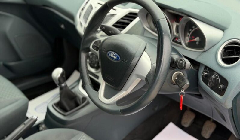 
								2011 Ford Fiesta full									