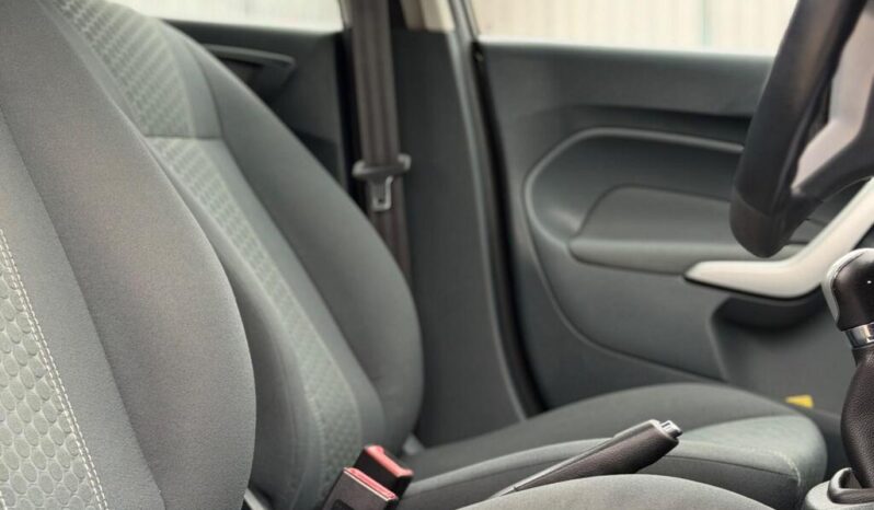 
								2011 Ford Fiesta full									
