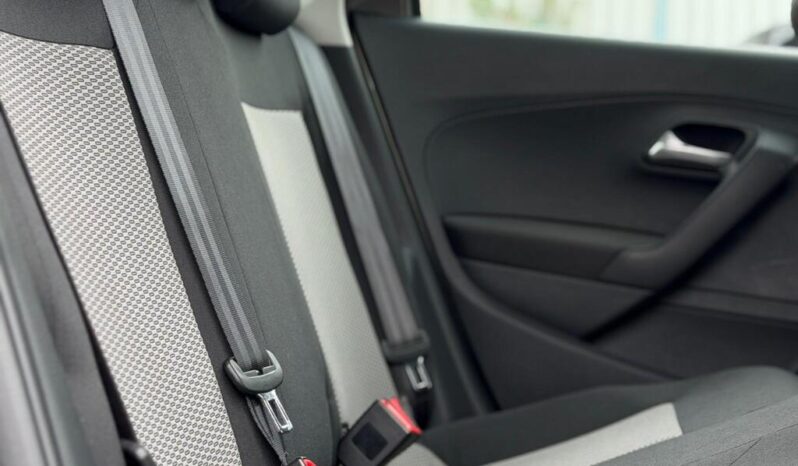 
								2011 Volkswagen Polo full									