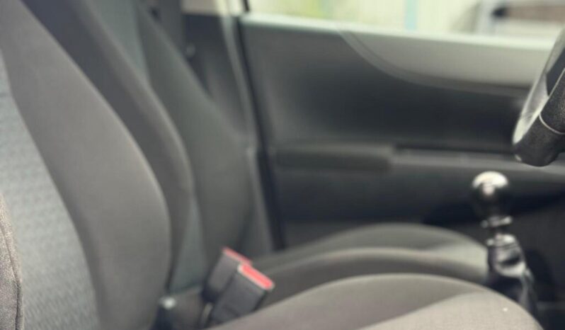 
								2012 Toyota Yaris full									