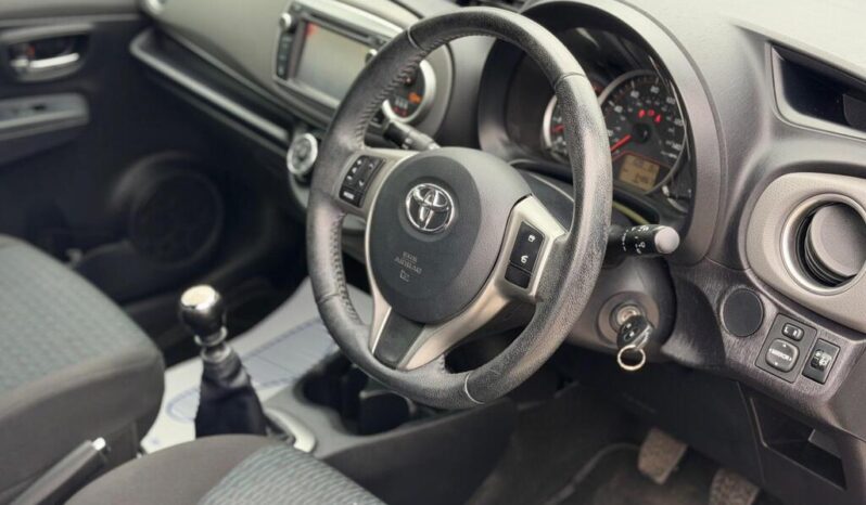 
								2012 Toyota Yaris full									
