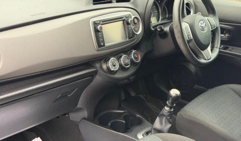 
								2012 Toyota Yaris full									