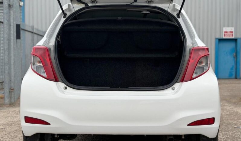 
								2012 Toyota Yaris full									