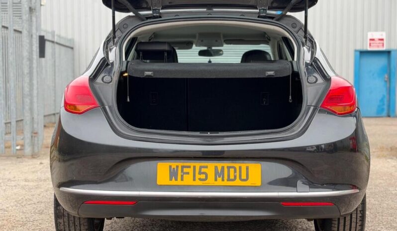 
								2015 Vauxhall Astra full									