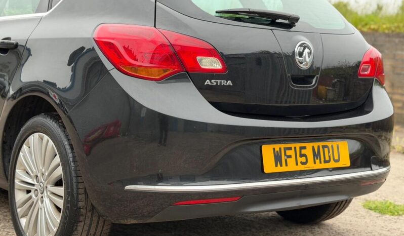 
								2015 Vauxhall Astra full									