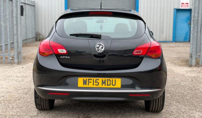 
								2015 Vauxhall Astra full									