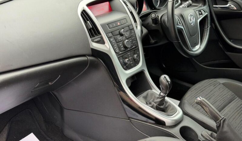
								2015 Vauxhall Astra full									
