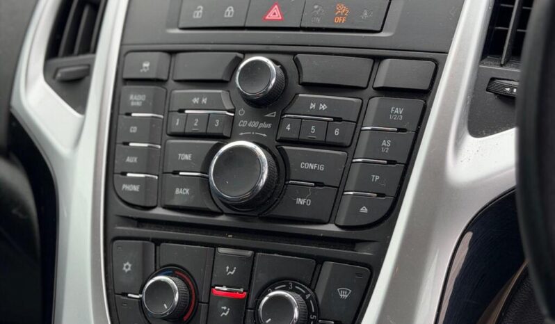 
								2015 Vauxhall Astra full									